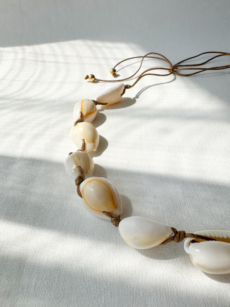 White Shell Kolye
