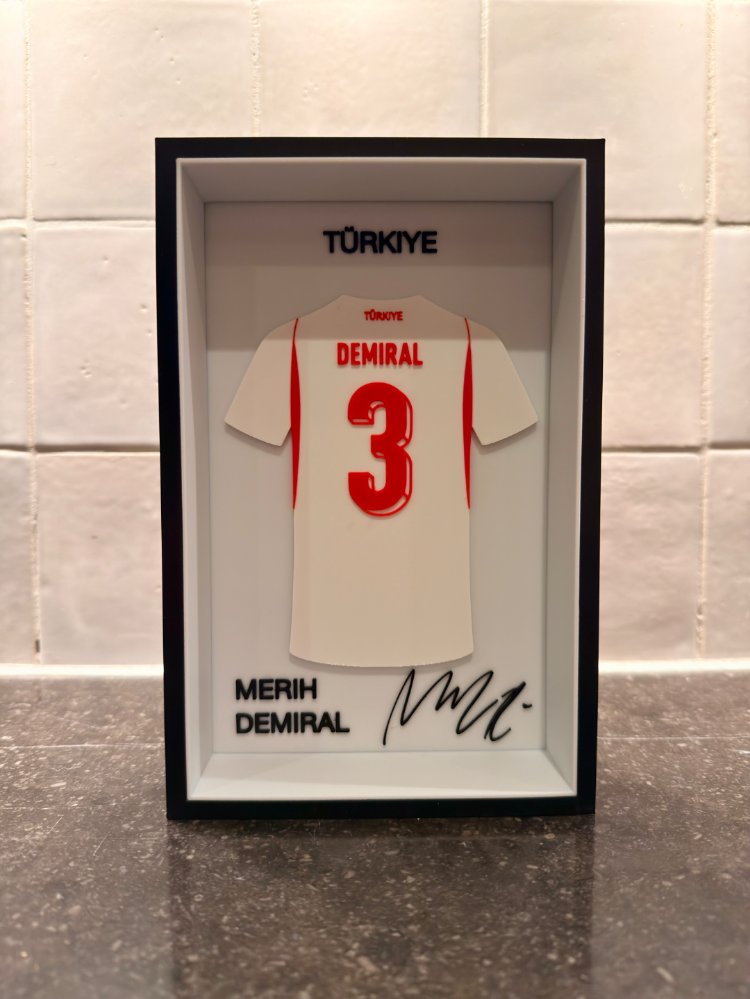 Merih Demiral Türkiye Milli Takım Özel Tasarım 3 Boyutlu (3D) Premium Çerçeve Forma