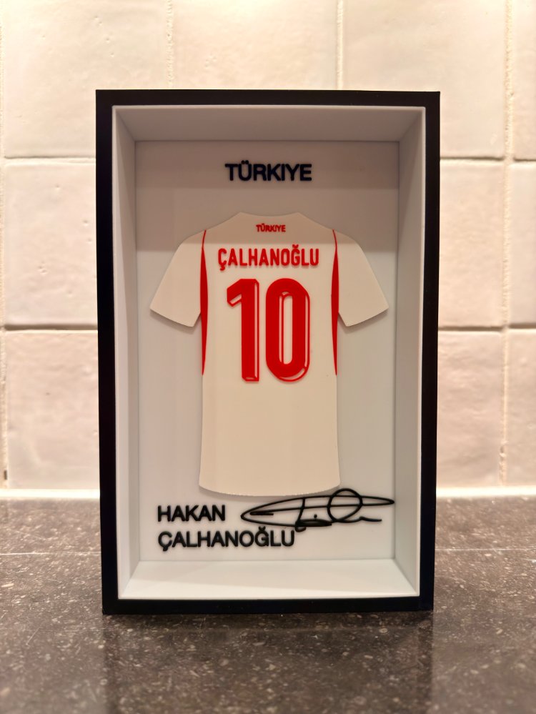 Hakan Çalhanoğlu Türkiye Milli Takım Özel Tasarım 3 Boyutlu (3D) Premium Çerçeve Forma
