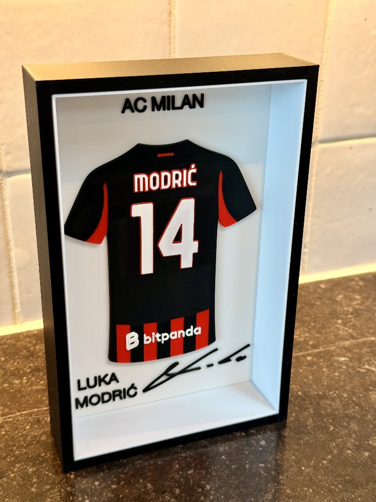 Luka Modrić AC Milan Özel Tasarım 3 Boyutlu (3D) Premium Çerçeve Forma