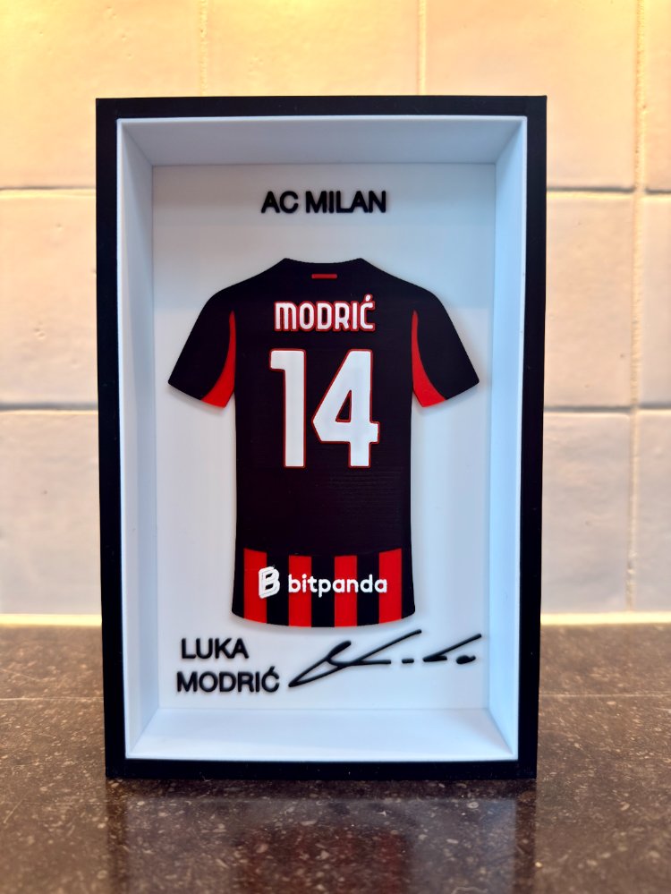 Luka Modrić AC Milan Özel Tasarım 3 Boyutlu (3D) Premium Çerçeve Forma