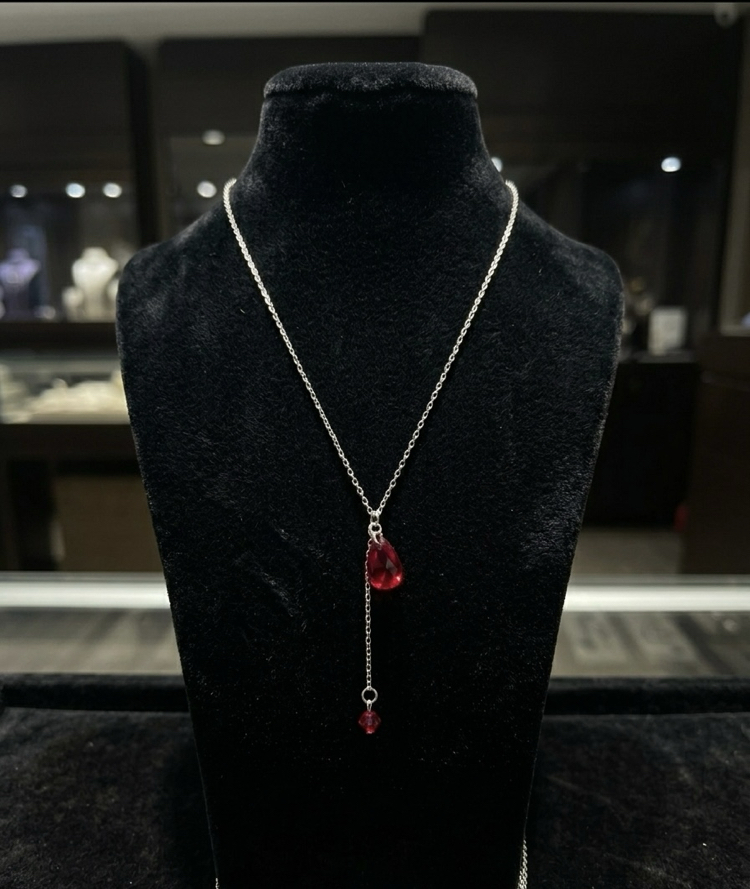 Vampire Blood Sallantılı Kolye 