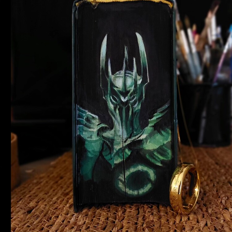 sauron illüstrasyonlu ciltli kitap