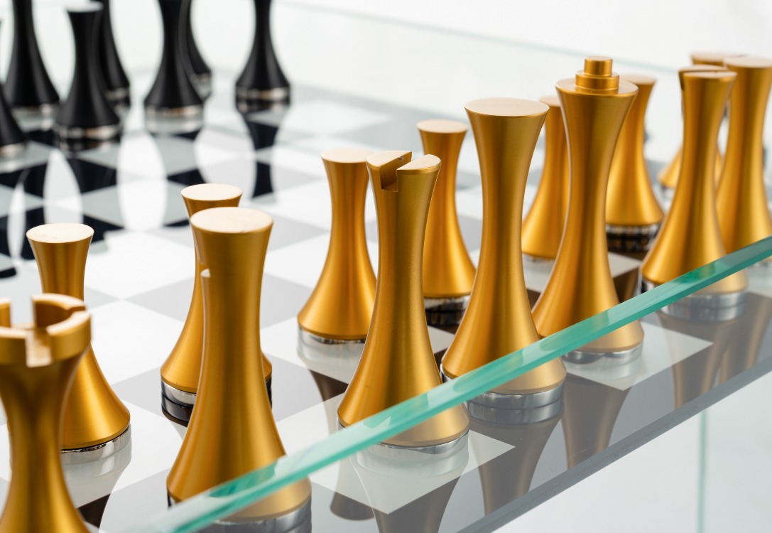 Aurex Reflect Chess – Cam Lüks Satranç Masası - El Yapımı Koleksiyon Ürünü