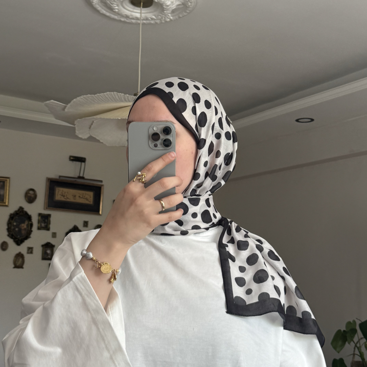 Puantiye Desenli Şal