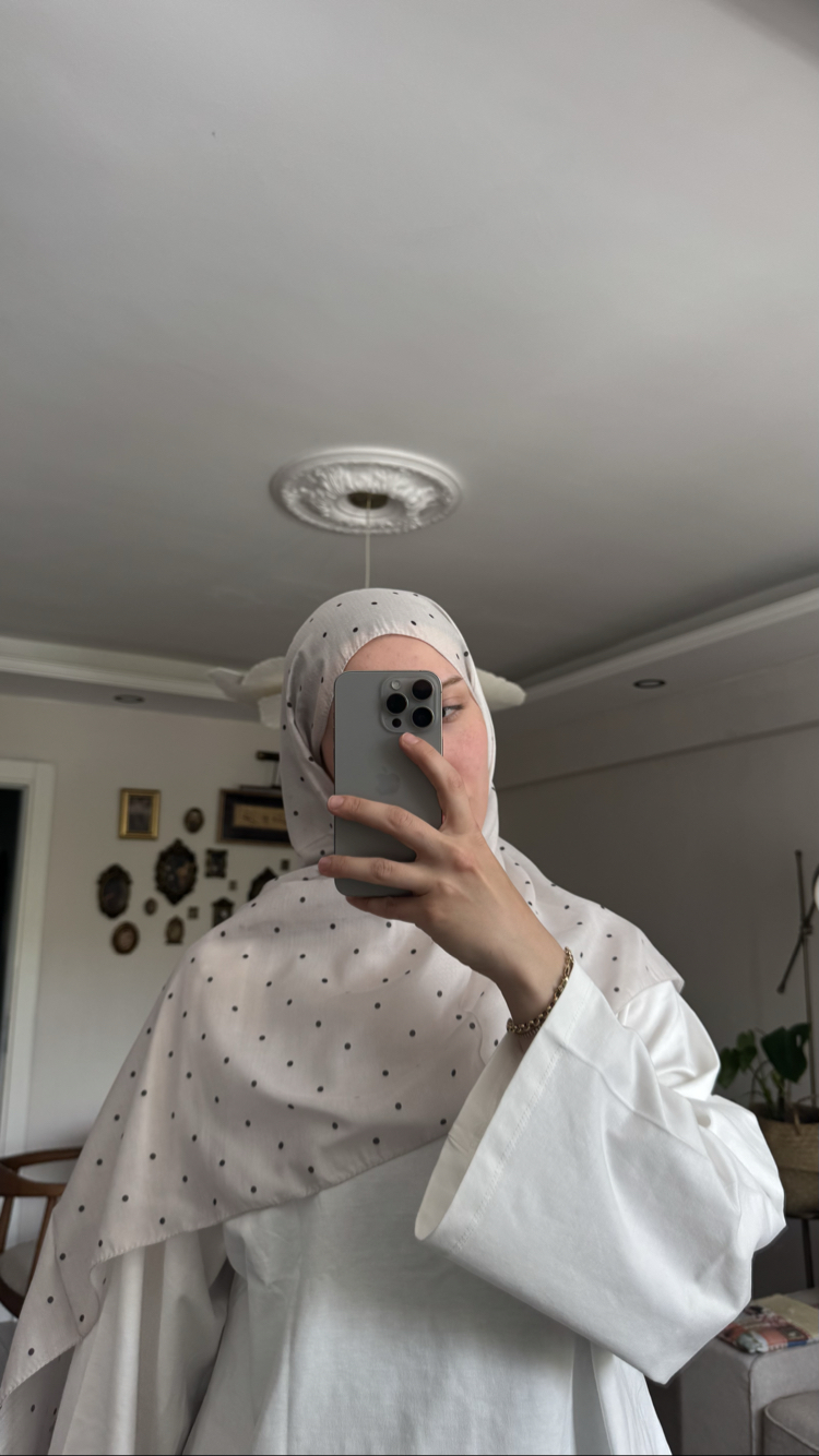 Puantiye Desenli Şal
