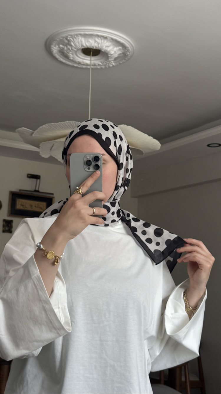Puantiye Desenli Şal