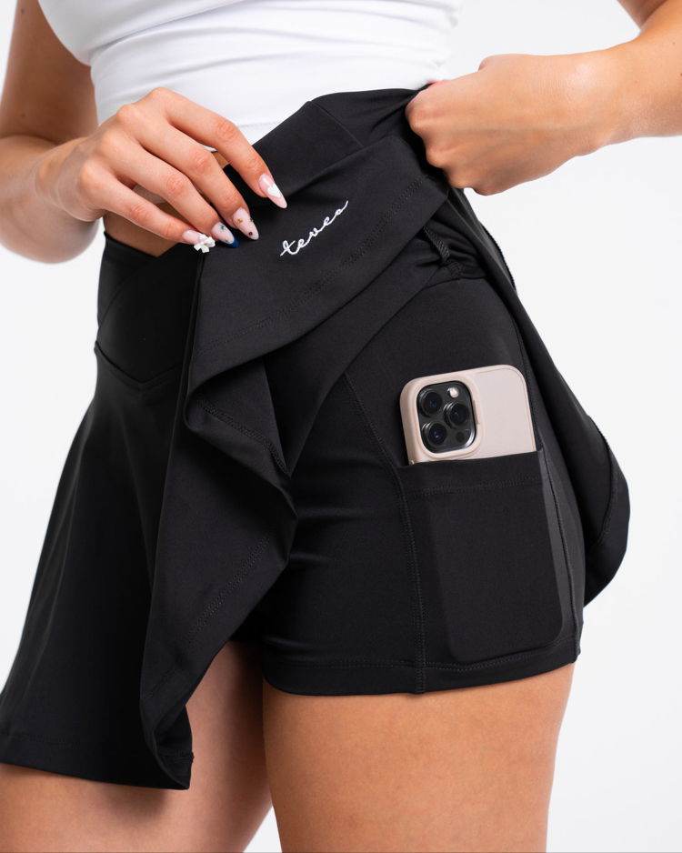 TENNIS V SHAPE BLACK ŞORTLU ETEK