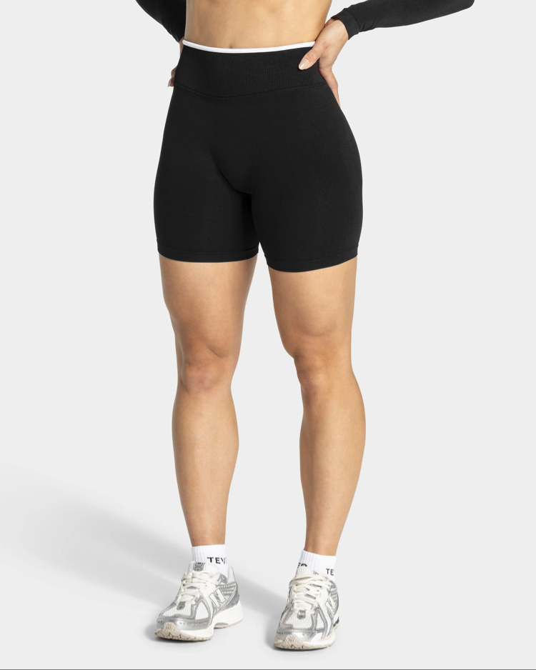 BÜZGÜSÜZ TV SHORTS BLACK / BÜZGÜSÜZ