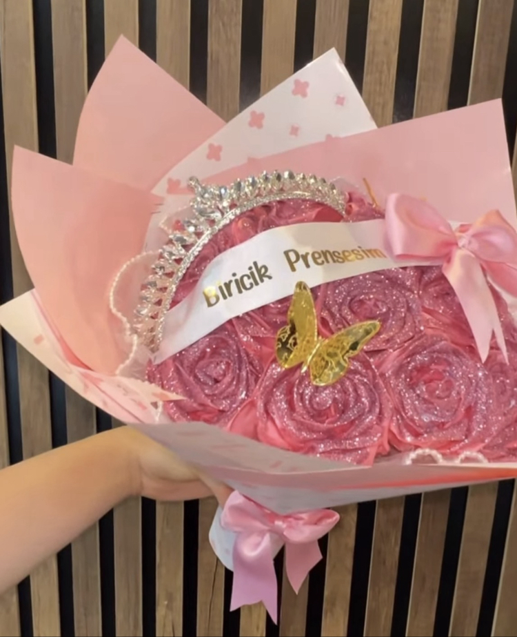 Pembe gül buketi