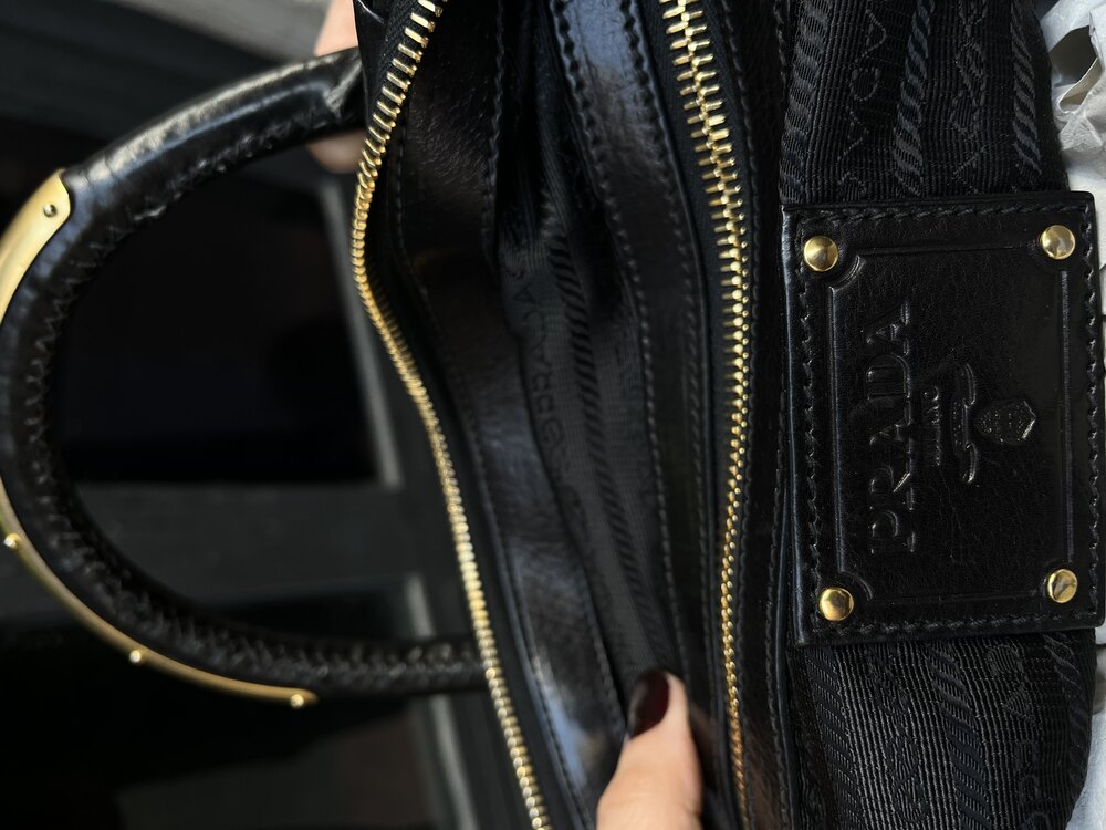 PRADA ÇANTA 
