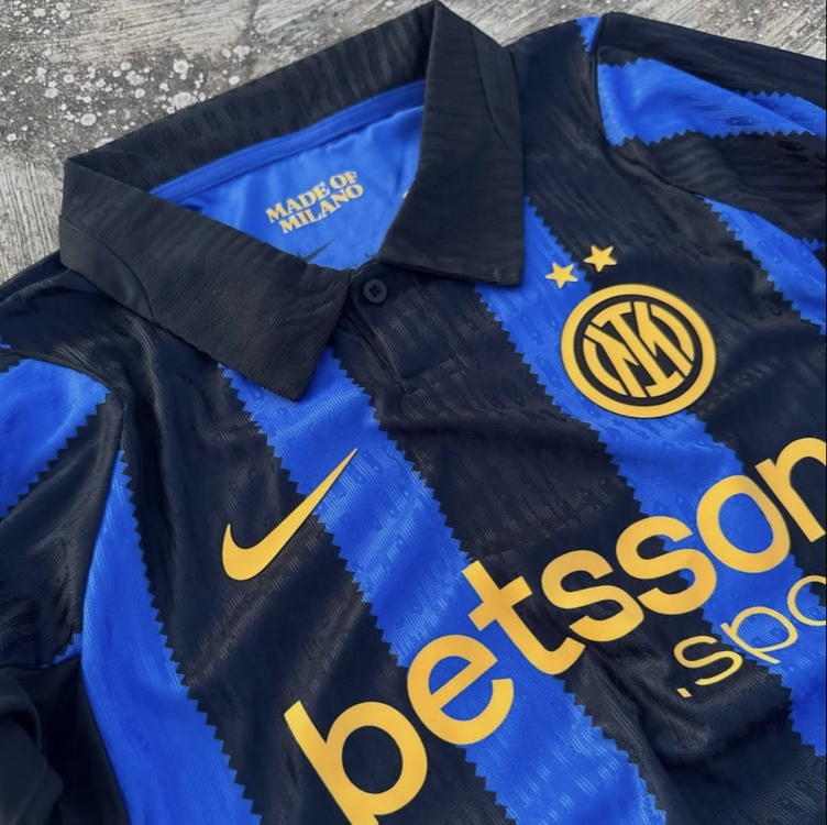 2026-27 İnter İç Saha Yakalı Kabartma Logo X Jersey