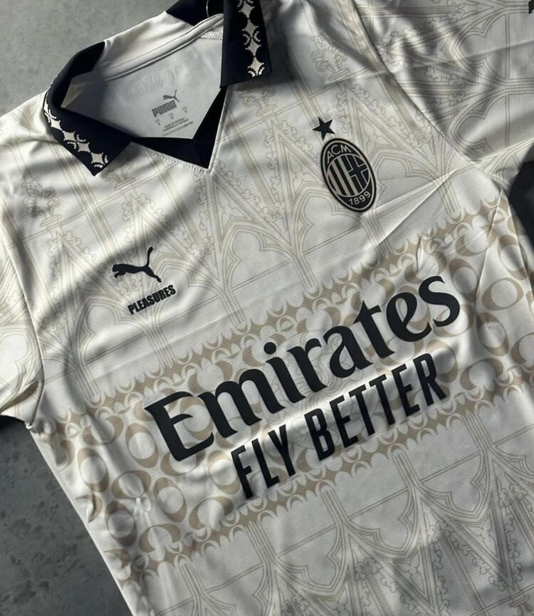 2023-24 Milan Beyaz Alternatif Yakalı