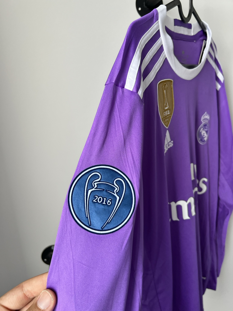 RETRO REAL MADRİD 16/17 CRİSTİANO RONALDO UZUN KOLLU MAÇ FORMASI 