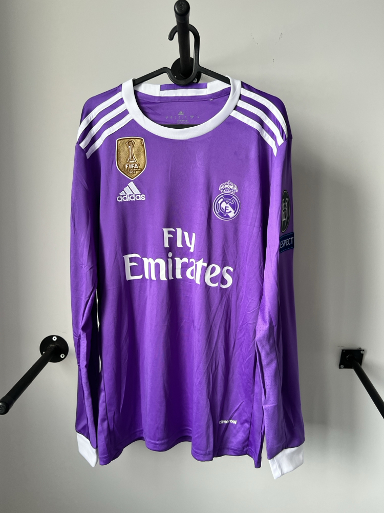 RETRO REAL MADRİD 16/17 CRİSTİANO RONALDO UZUN KOLLU MAÇ FORMASI 
