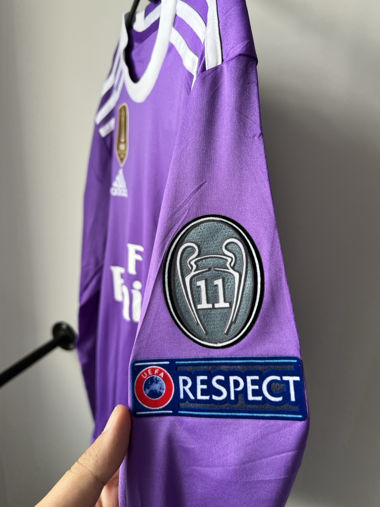 RETRO REAL MADRİD 16/17 CRİSTİANO RONALDO UZUN KOLLU MAÇ FORMASI 