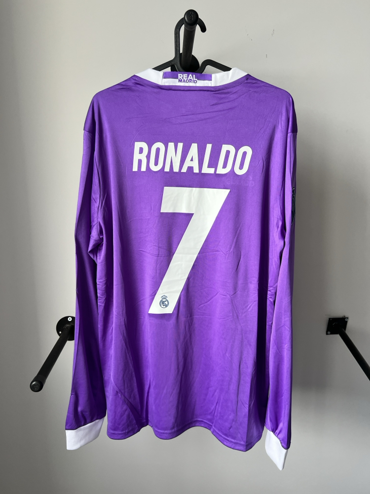 RETRO REAL MADRİD 16/17 CRİSTİANO RONALDO UZUN KOLLU MAÇ FORMASI 