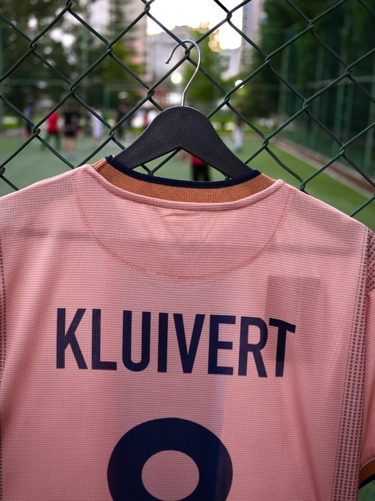 Premium Kalite Retro Forma Kluivert #9 Barcelona 2001-02