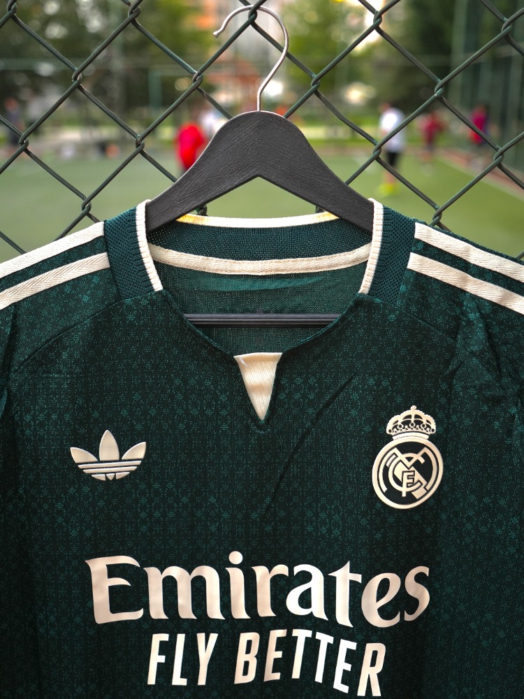 İhraç fazlası Real Madrid 2026-27 Deplasman Arda Güler #15