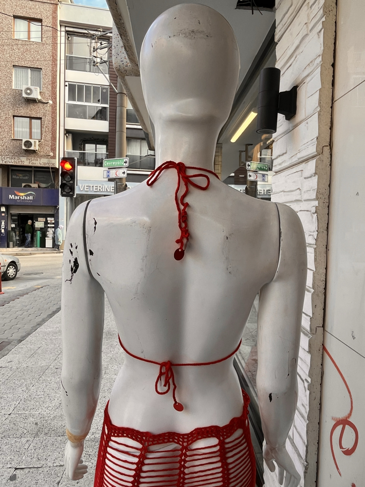 El örmesi büstiyer
