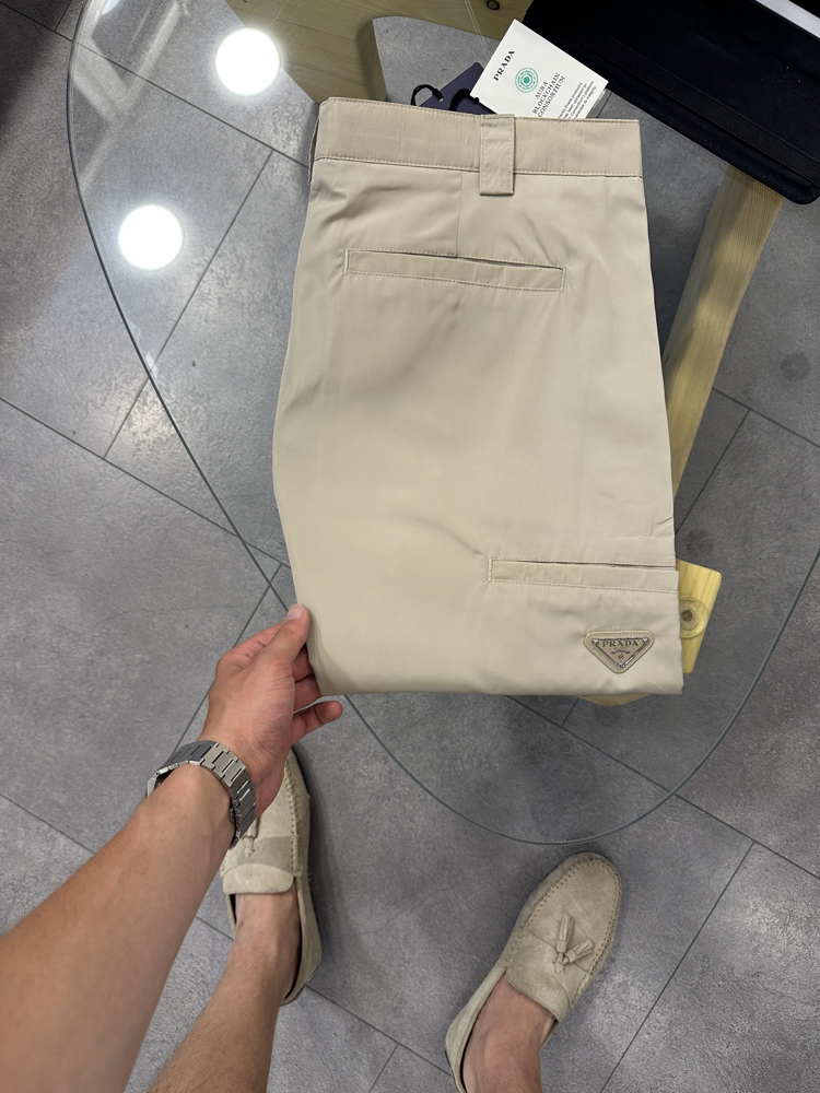 Prada Krem Renylon Kumaş Şort 