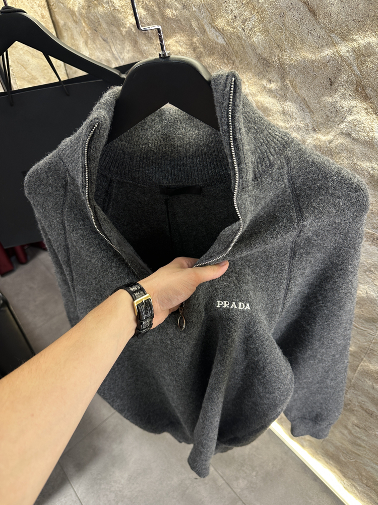 Prada Gri Yarım Fermuar Kazak