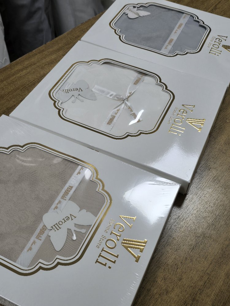 Su tutmaz Özellikli Dertsiz Masa Örtüsü 12 kişilik