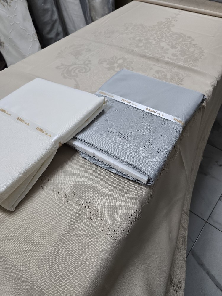 Su tutmaz Özellikli Dertsiz Masa Örtüsü 12 kişilik