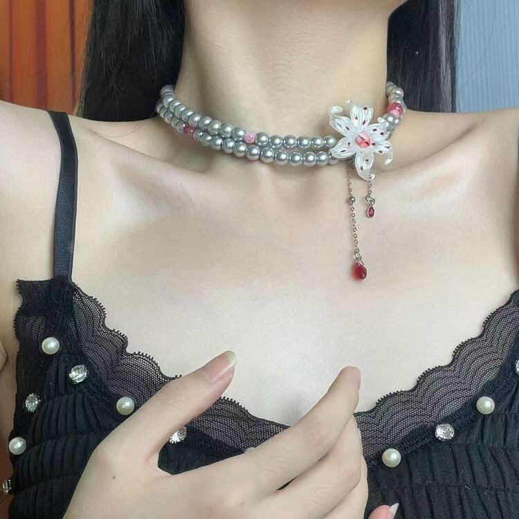 İnci Charm Choker
