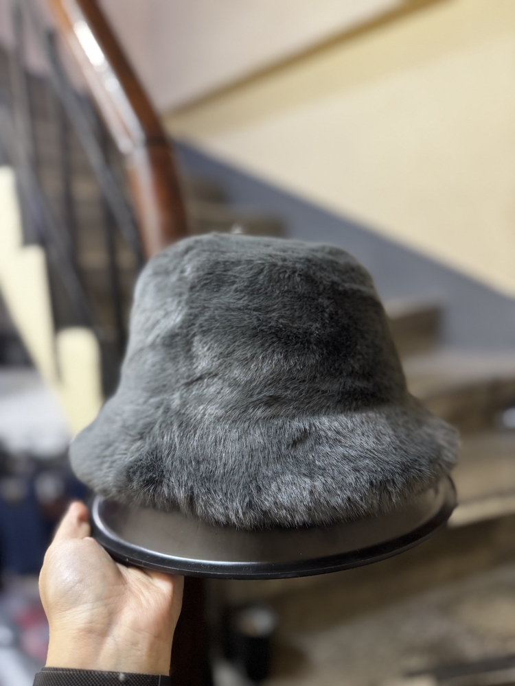 Gri Peluş Şapka