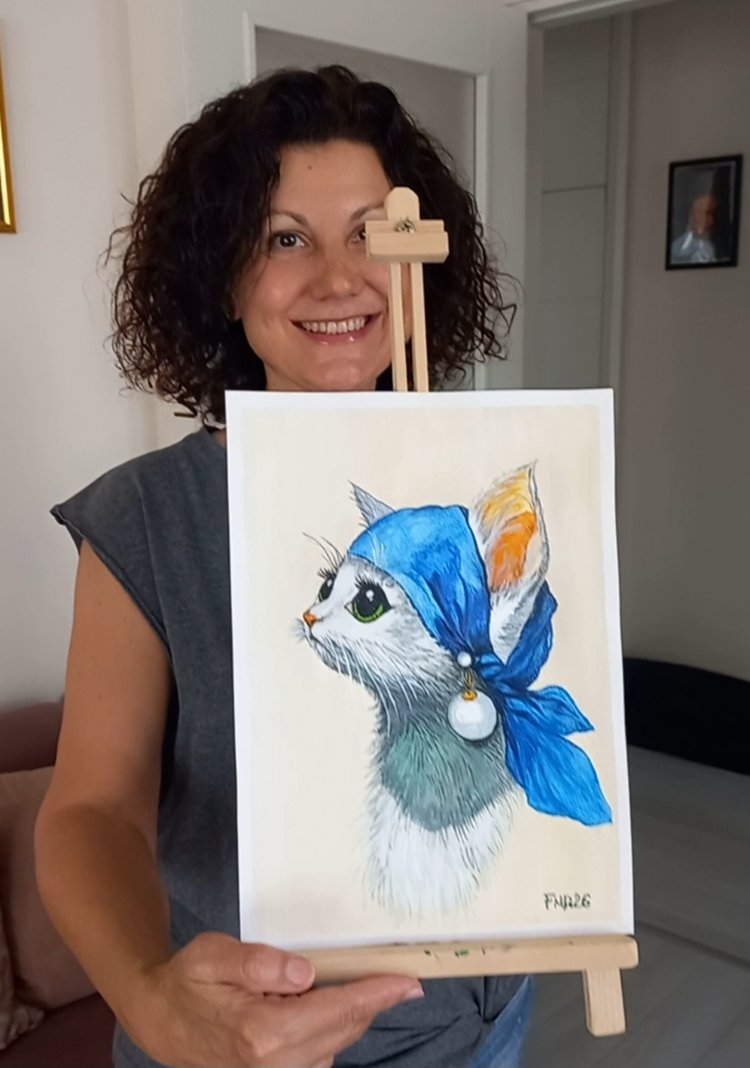 İnci Küpeli Kedi