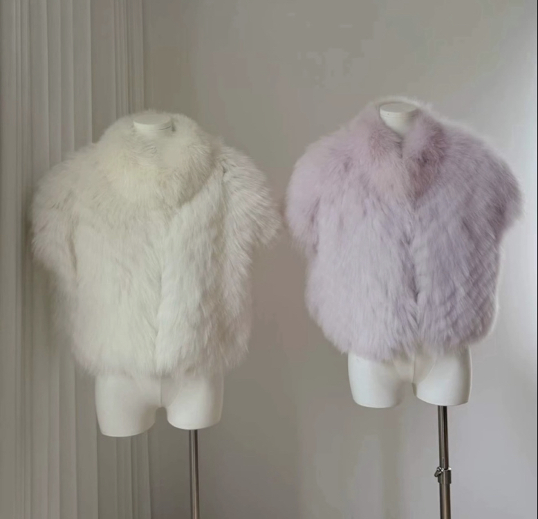 ÉLÉGANCE Fur vest
