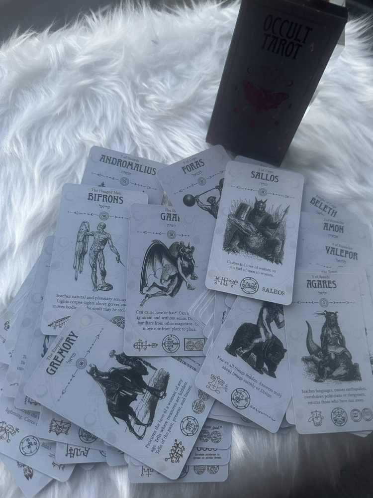 Occult tarot (metal kutulu)