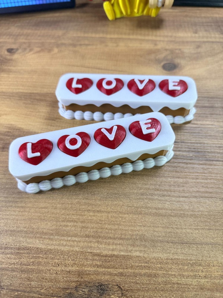 Love yazılı Clicker'lı Pasta Dilimi 