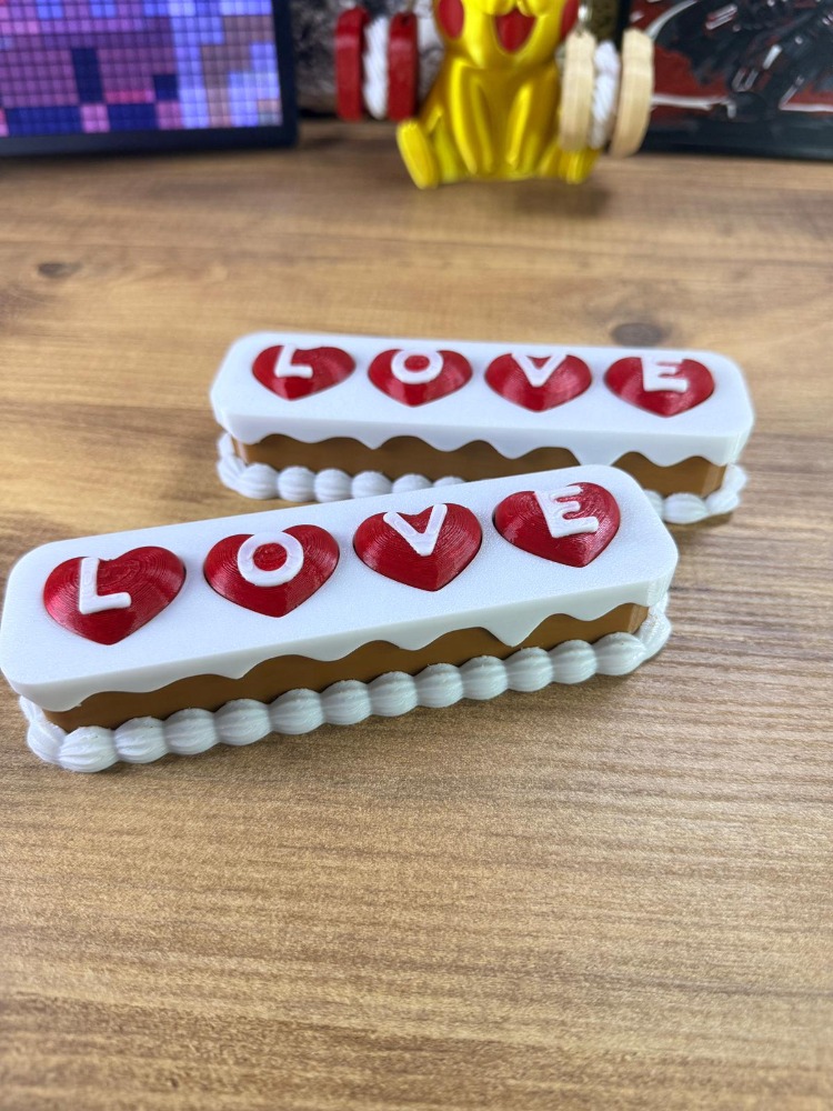 Love yazılı Clicker'lı Pasta Dilimi 