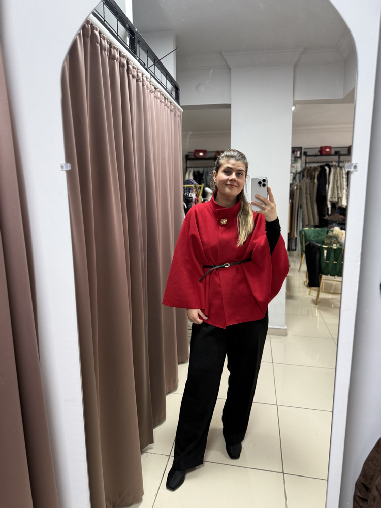 Kırmızı panço