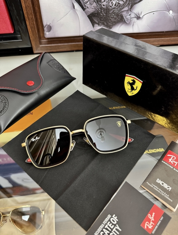 Ray-Ban Ferrari gold çerçeve 