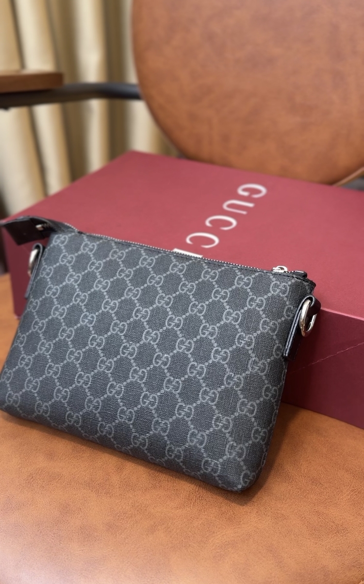 Gucci messenger bag