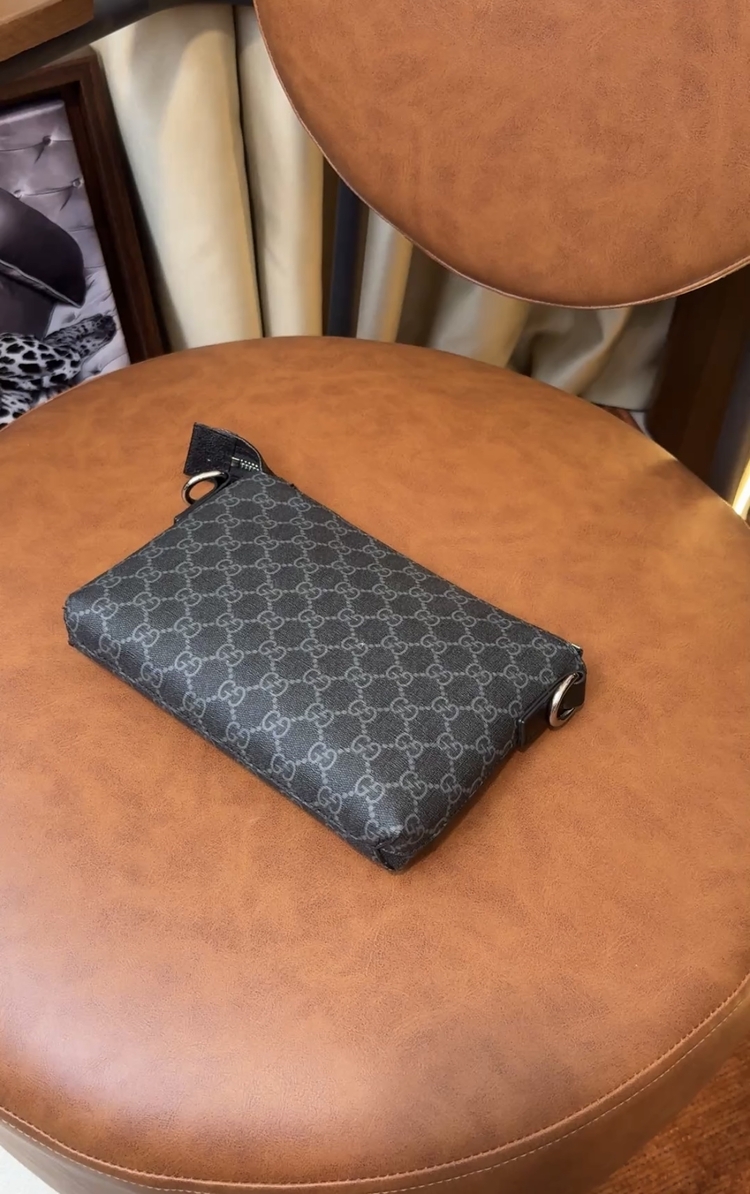 Gucci messenger bag