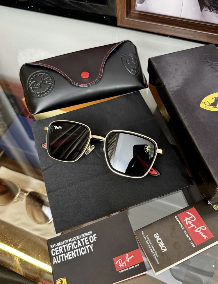 Ray-Ban Ferrari gold çerçeve 