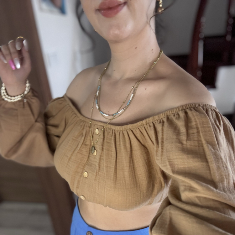 Omuzları Açık Önden Düğmeli Müslin Crop Bluz - Stokta 1 Adet
