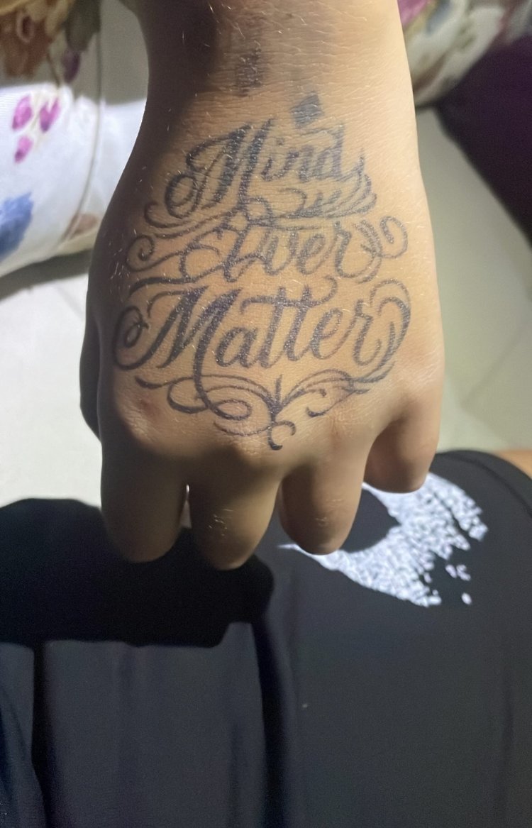 sonradan kararan el üstü yazı dövmesi Mint over matter