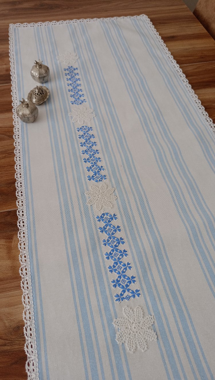 çizgili runner