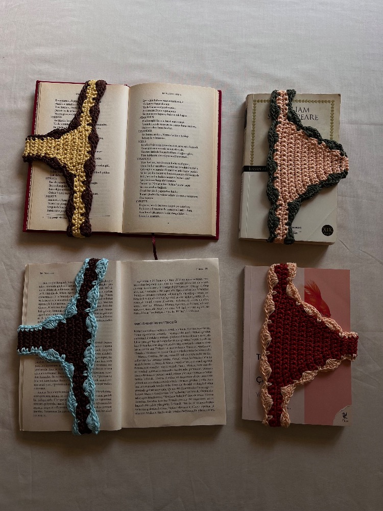 Bikini Bookmark