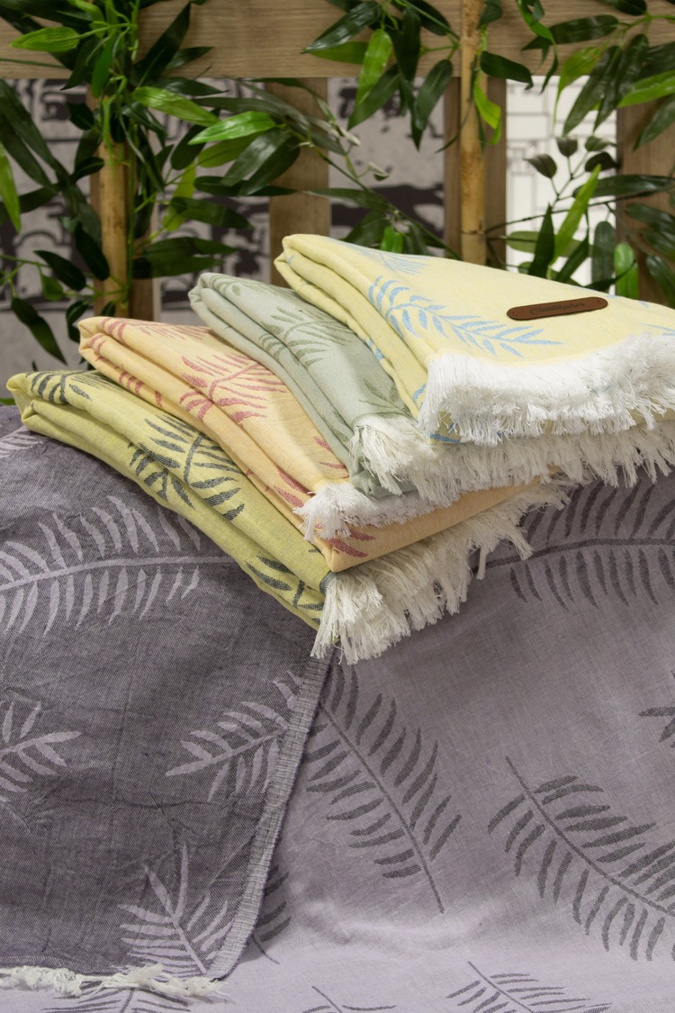 Kişiselleştirilebilir Deri Etiketli Jakarlı Premium Lotus Desenli Peştamal Plaj Havlusu