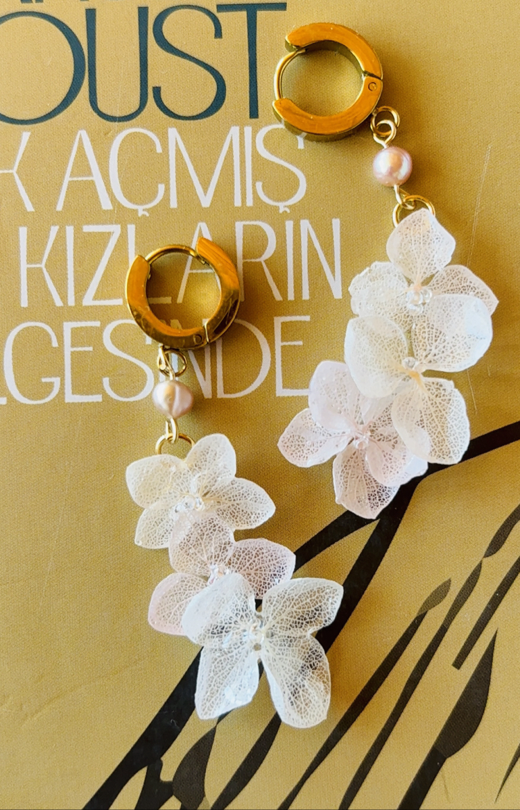 Beyaz Ortanca Küpeler