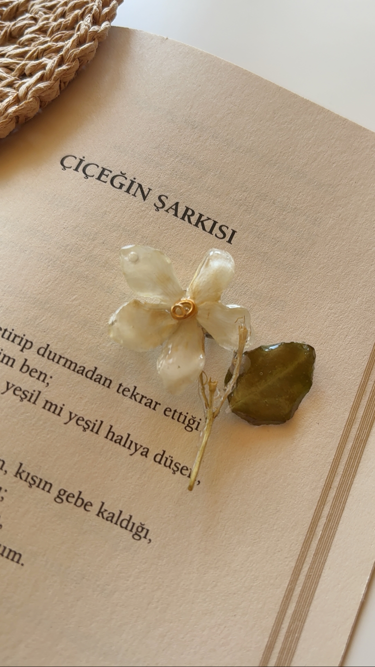 Minik Yasemin Broş
