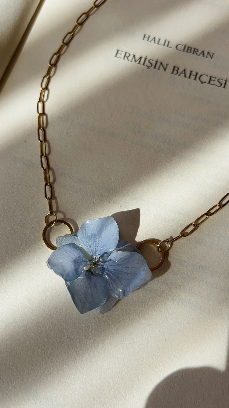 Magic Blue Kolye
