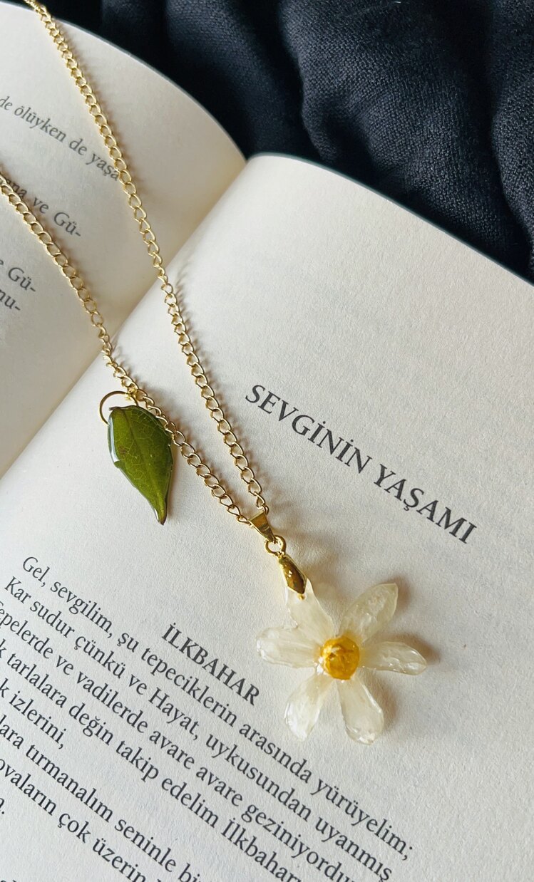 Nergis ve Yaprak Kolye