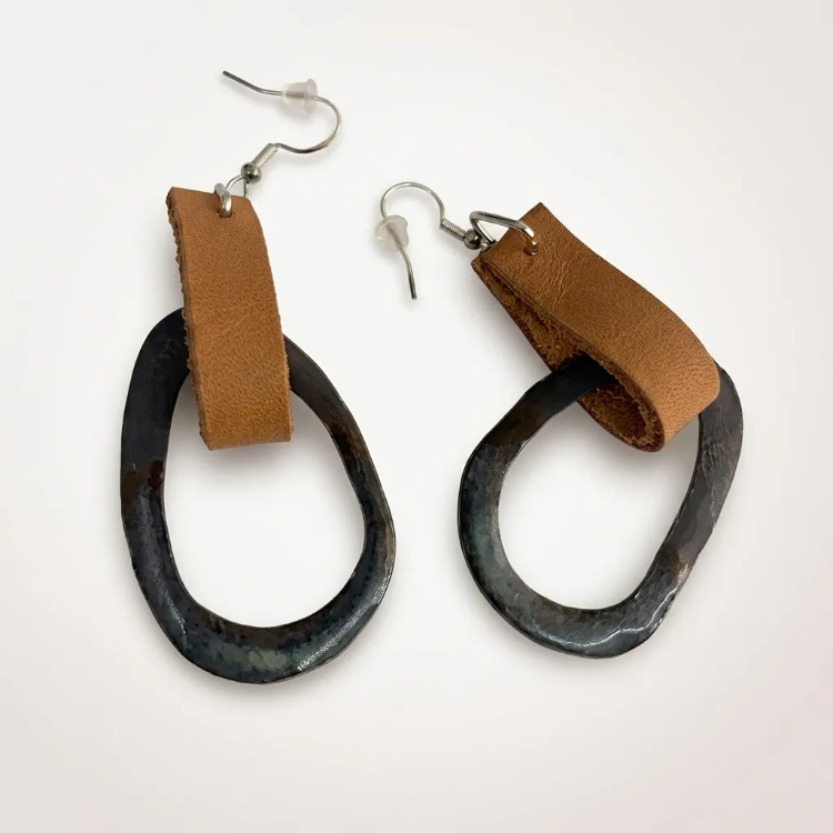 El Yapımı Stoneware & Kahverengi Deri Küpe